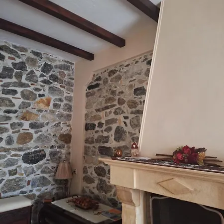 Traditional House In Kampia Kambia (Evia)