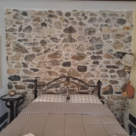 Traditional House In Kampia * Kambia (Evia)